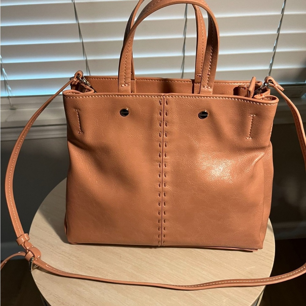 Elegant Tan Leather Crossbody Handbag / Purse